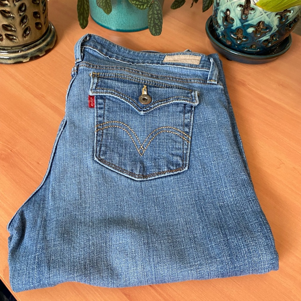 Women’s Levi Bootcut Jeans - size 12